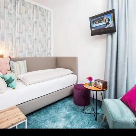 Strandhaus Am Woerthersee Hotel *