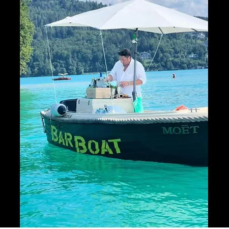 Strandhaus Am Woerthersee フェルデン・アム・ヴェルターゼー