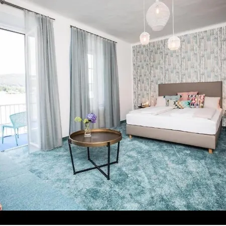 Strandhaus Am Woerthersee * فيلدين ام ورثرسي