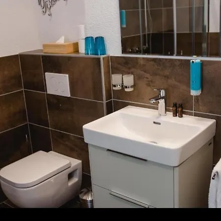 Strandhaus Am Woerthersee ホテル