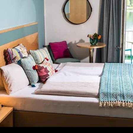 ホテル Strandhaus Am Woerthersee