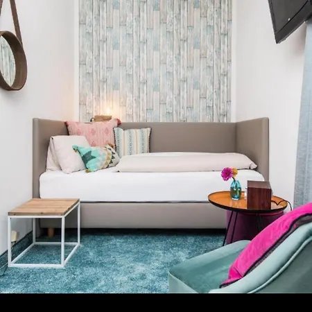 Strandhaus Am Woerthersee ホテル *