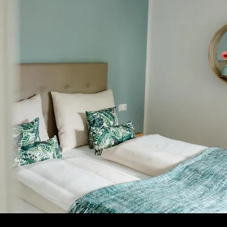 Strandhaus Am Woerthersee