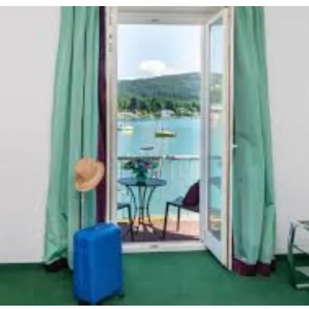 Strandhaus Am Woerthersee *