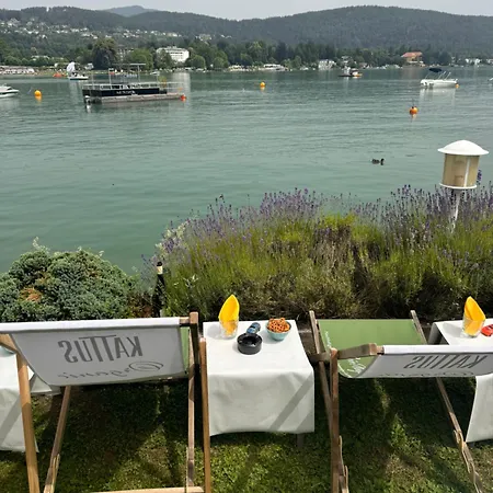 Strandhaus Am Woerthersee ホテル