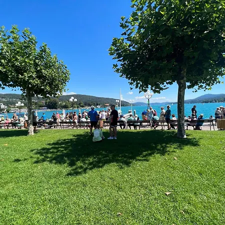 Strandhaus Am Woerthersee フェルデン・アム・ヴェルターゼー
