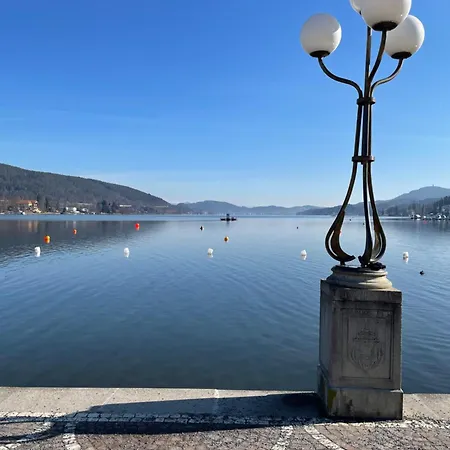 Strandhaus Am Woerthersee フェルデン・アム・ヴェルターゼー