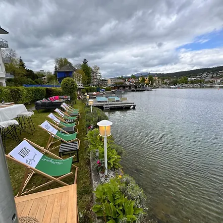 Strandhaus Am Woerthersee ホテル