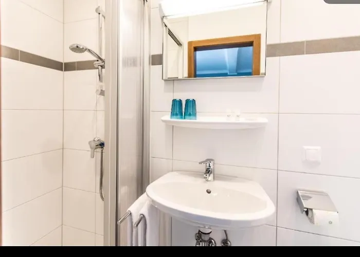 Strandhaus Am Woerthersee Hotel *